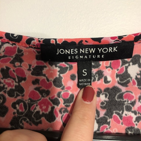 Jones New York Pink and Black Floral Tank - Picture 4 of 5